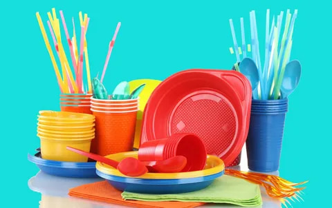 تصویر 2 از ظروف یکبار مصرف گزینه‌ ای راحت برای مهمانی‌ ها و دورهمی‌ های خانوادگی